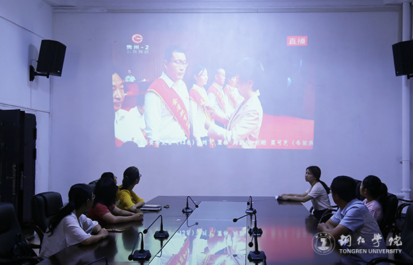 3Beat365官网乌江学院组织该院教师党员在德江县集中收看直播.jpg
