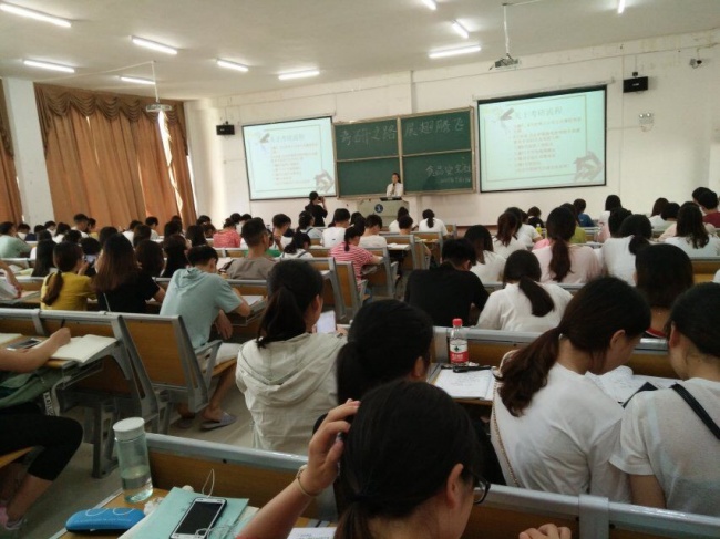 8石秋月学姐讲座进行中_副本.jpg