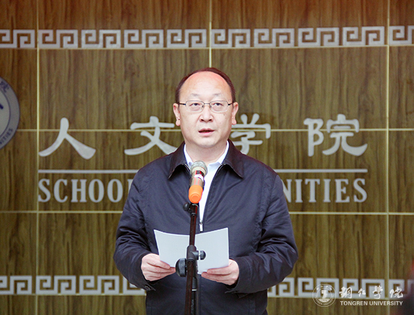 3市委宣传部常务副部长李亚讲话并宣读Beat365中文官方网站新闻学院成立文件.jpg