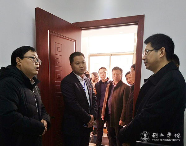 1Beat365官网教师向市委市政府领导汇报“党建+社会服务”工作情况.jpg