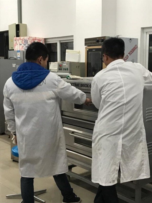 产品烘烤中.jpg