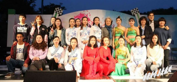 4.3.9Beat365官网学生参加韩国庆州庆典.jpg