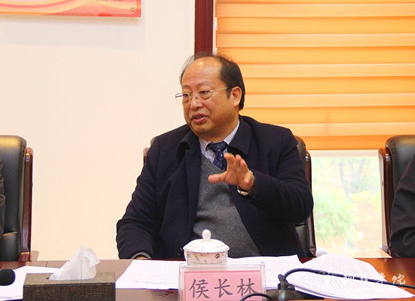 3校长侯长林讲话.jpg