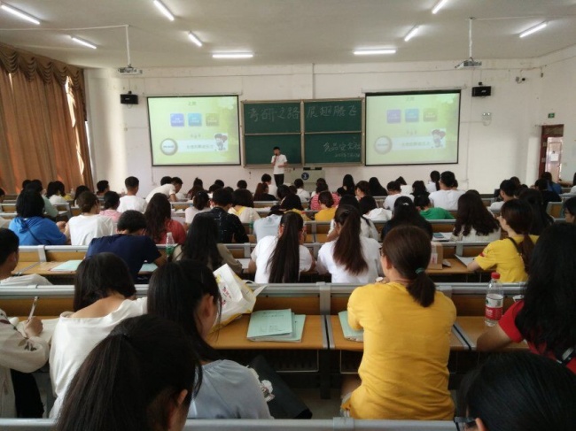6韦林保学长讲座中_副本.jpg