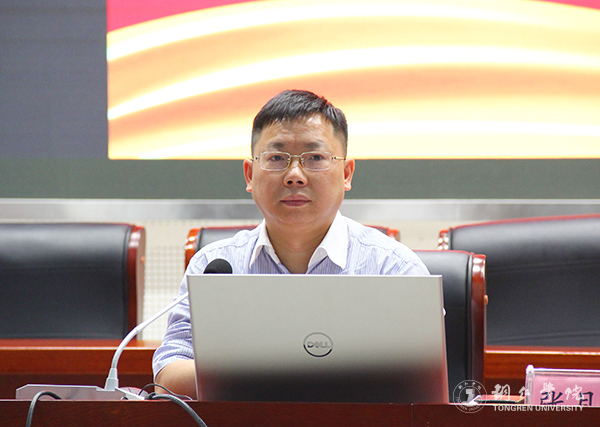 3市委讲师团团长、市社科联主席张月勇为Beat365官网党员授课.jpg