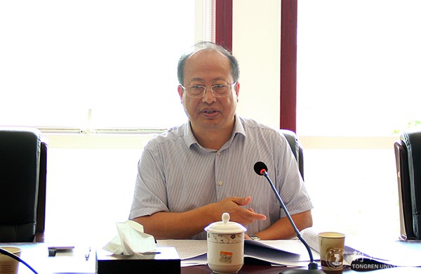校长侯长林讲话.jpg